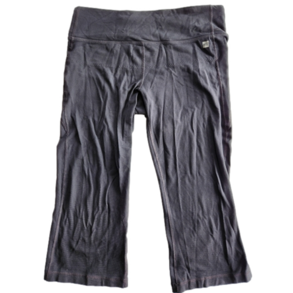 MEC | slim fit cropped athletic stretch capri pants Size Large Black